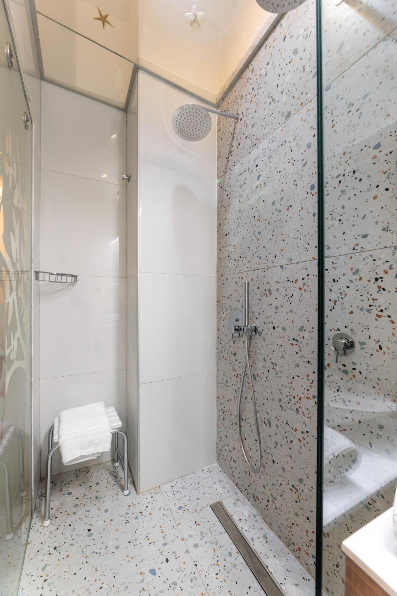 Couple-In Magical Suite With Jacuzzi Солун Екстериор снимка