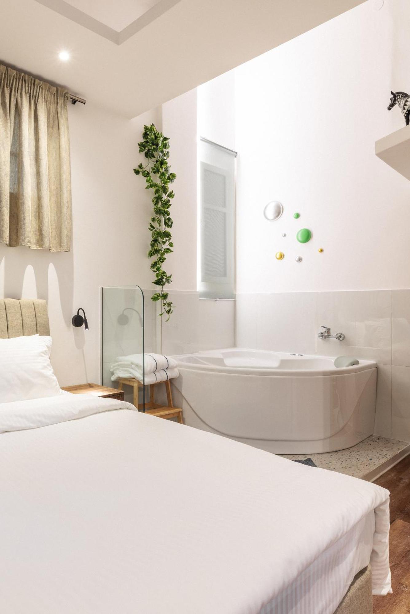 Couple-In Magical Suite With Jacuzzi Солун Екстериор снимка