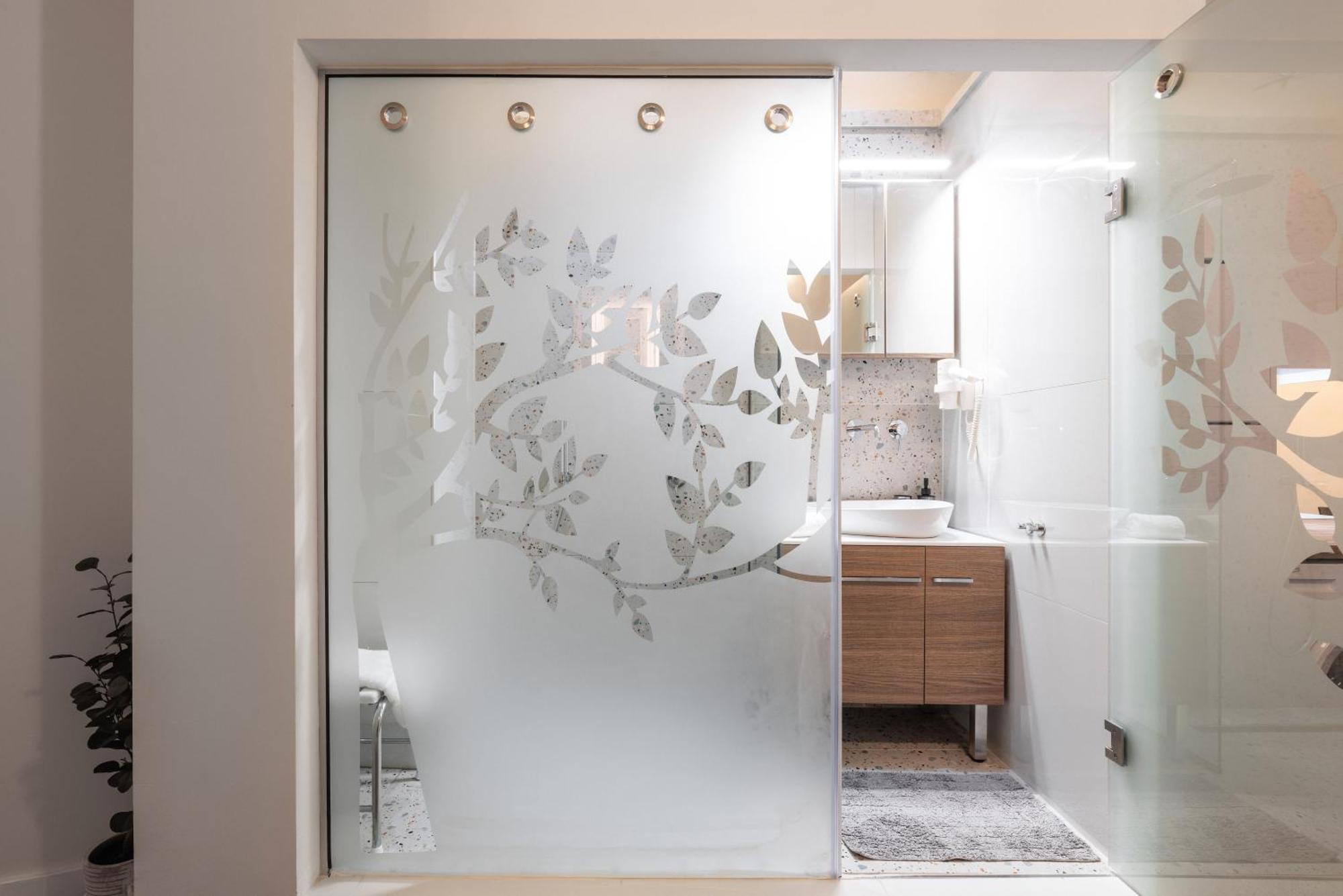 Couple-In Magical Suite With Jacuzzi Солун Екстериор снимка