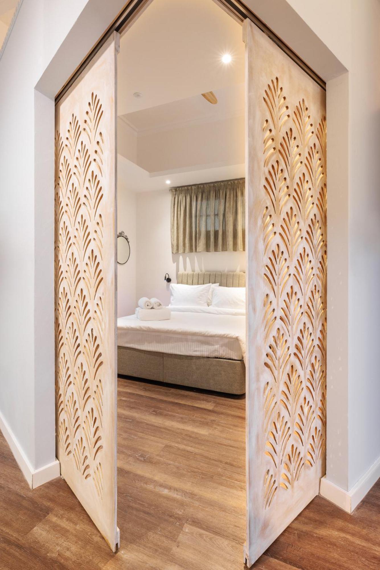 Couple-In Magical Suite With Jacuzzi Солун Екстериор снимка